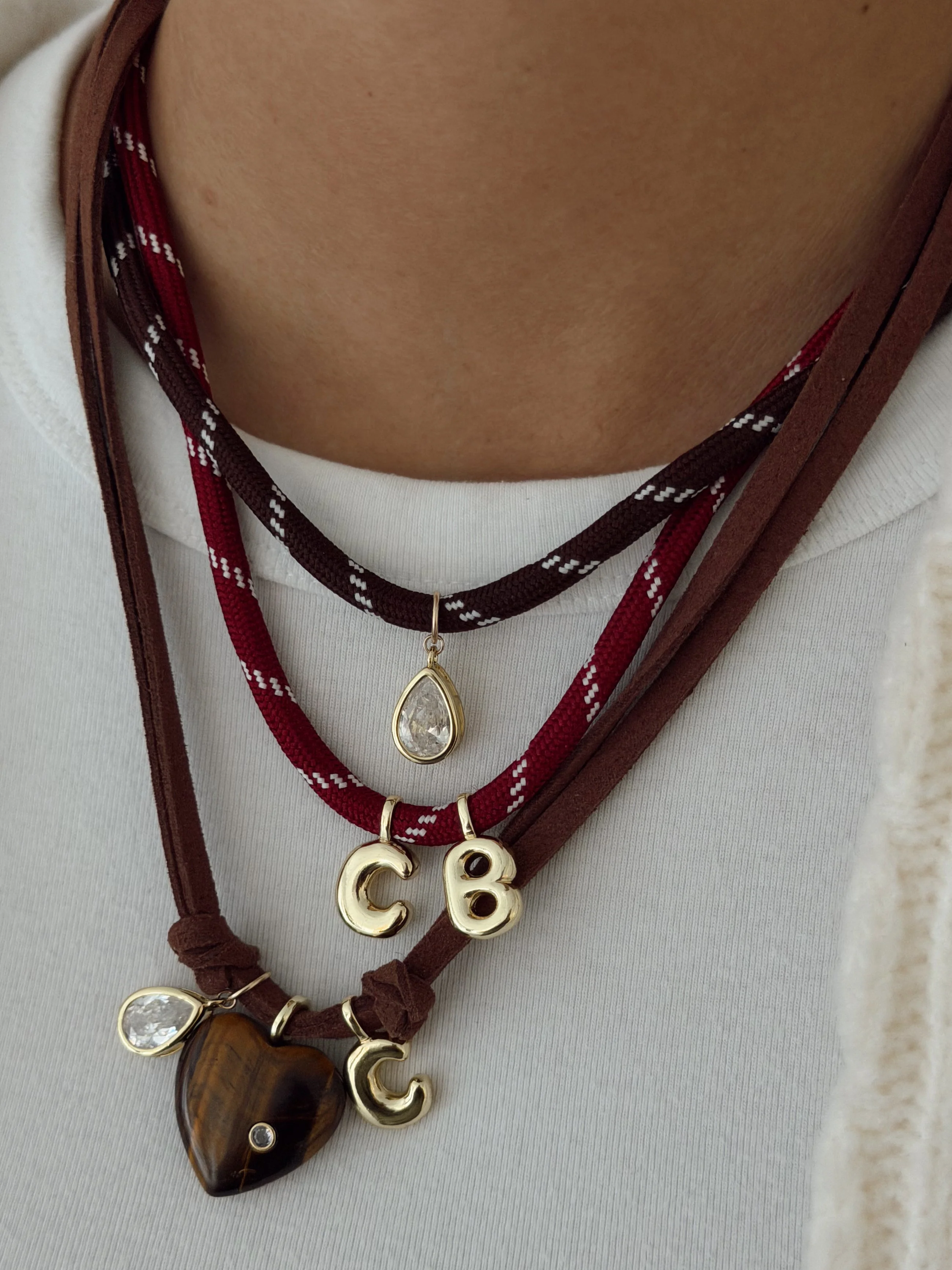 BANKS INITIAL NECKLACE - Image 3