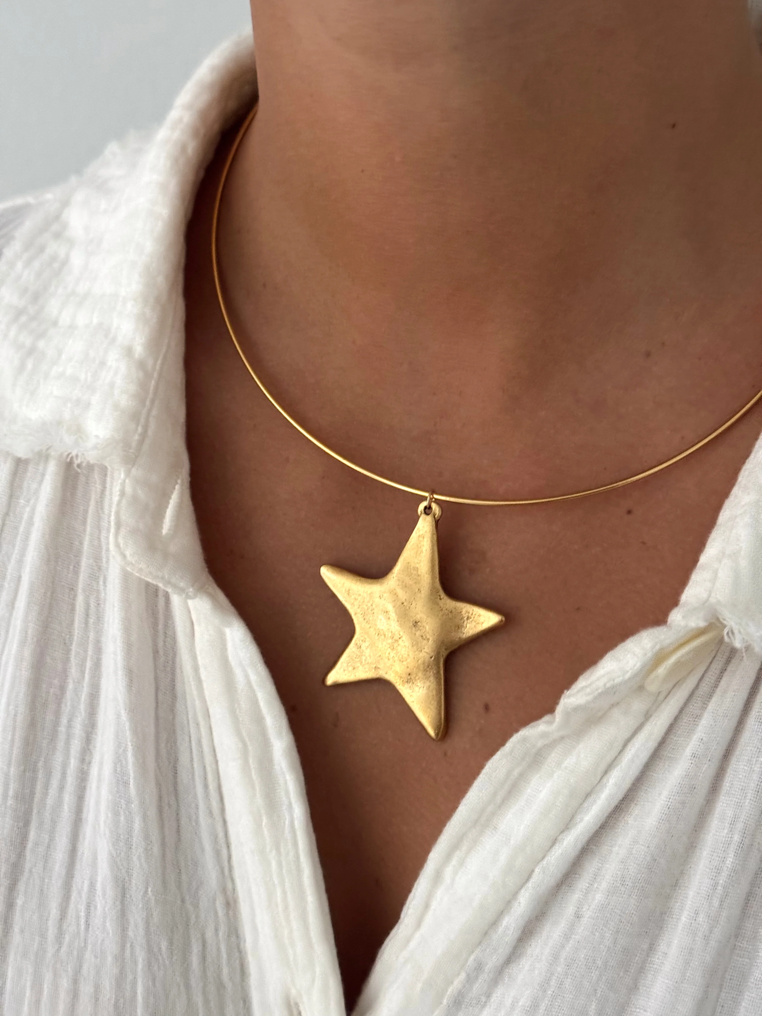 COLLAR CHARM NECKLACE - Image 2