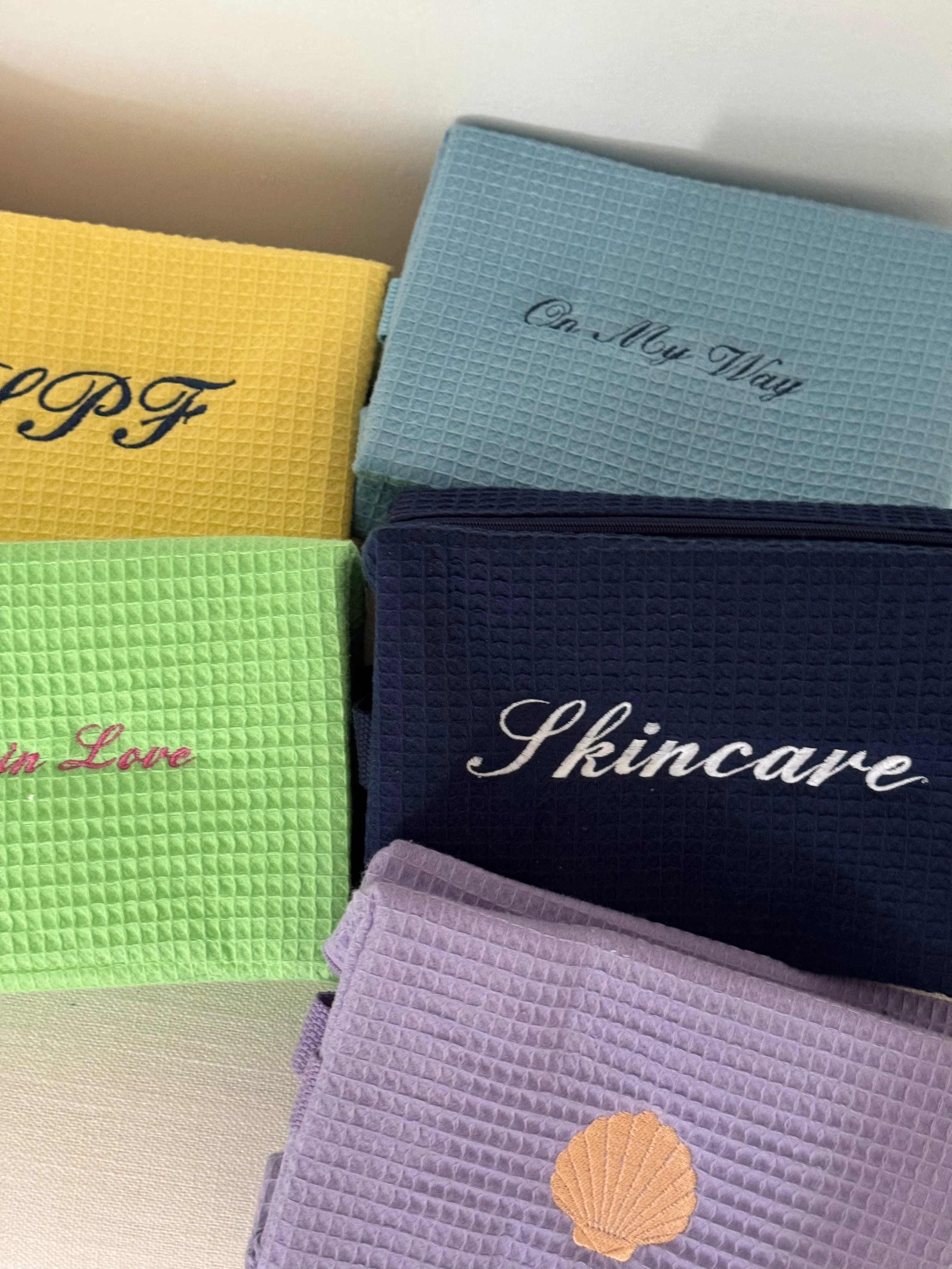 COLORED EMBROIDERY CLASSIC POUCH - Image 3
