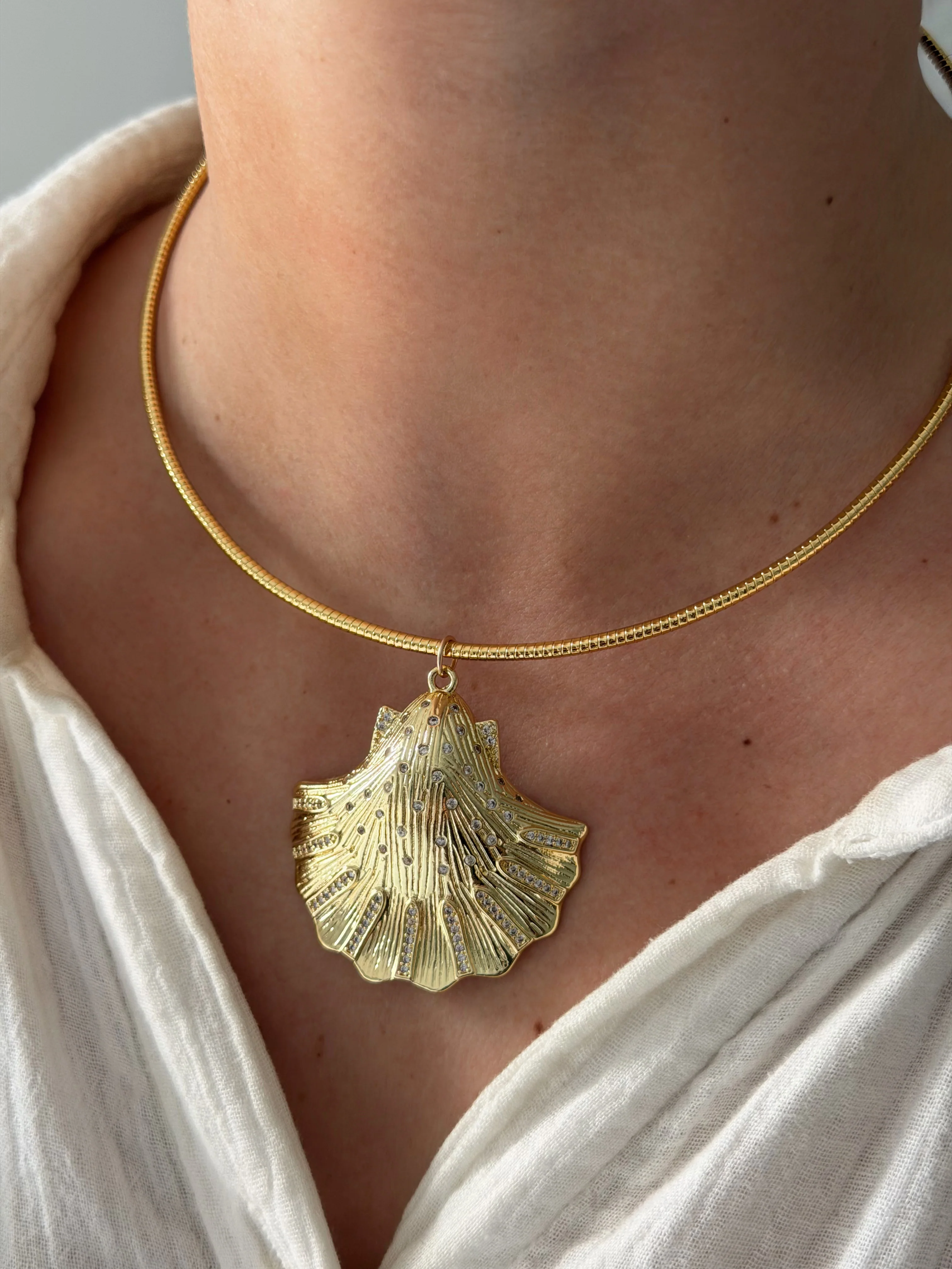 DIAMOND SHELL COLLAR NECKLACE