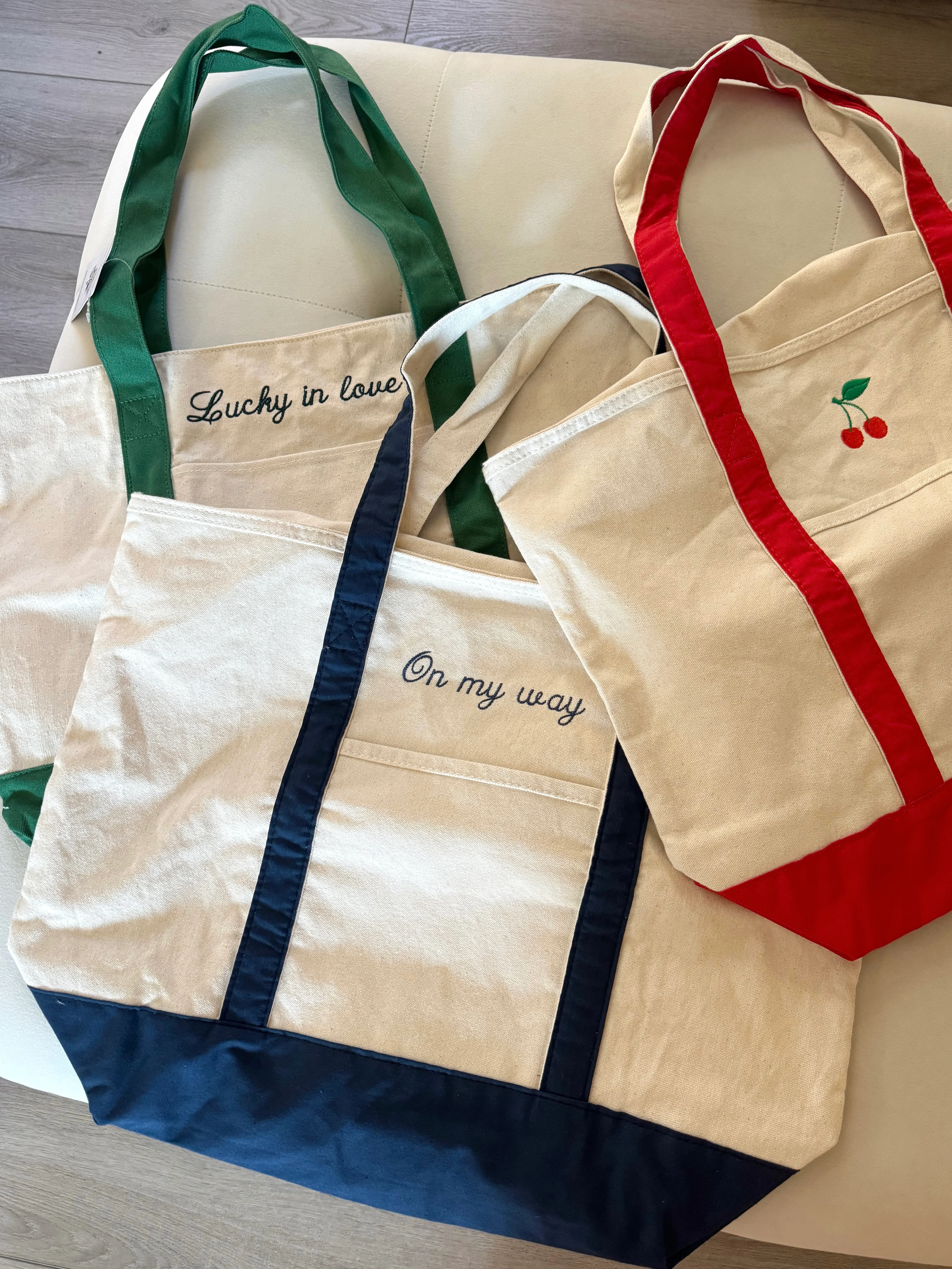 EMBROIDERED BOAT TOTE