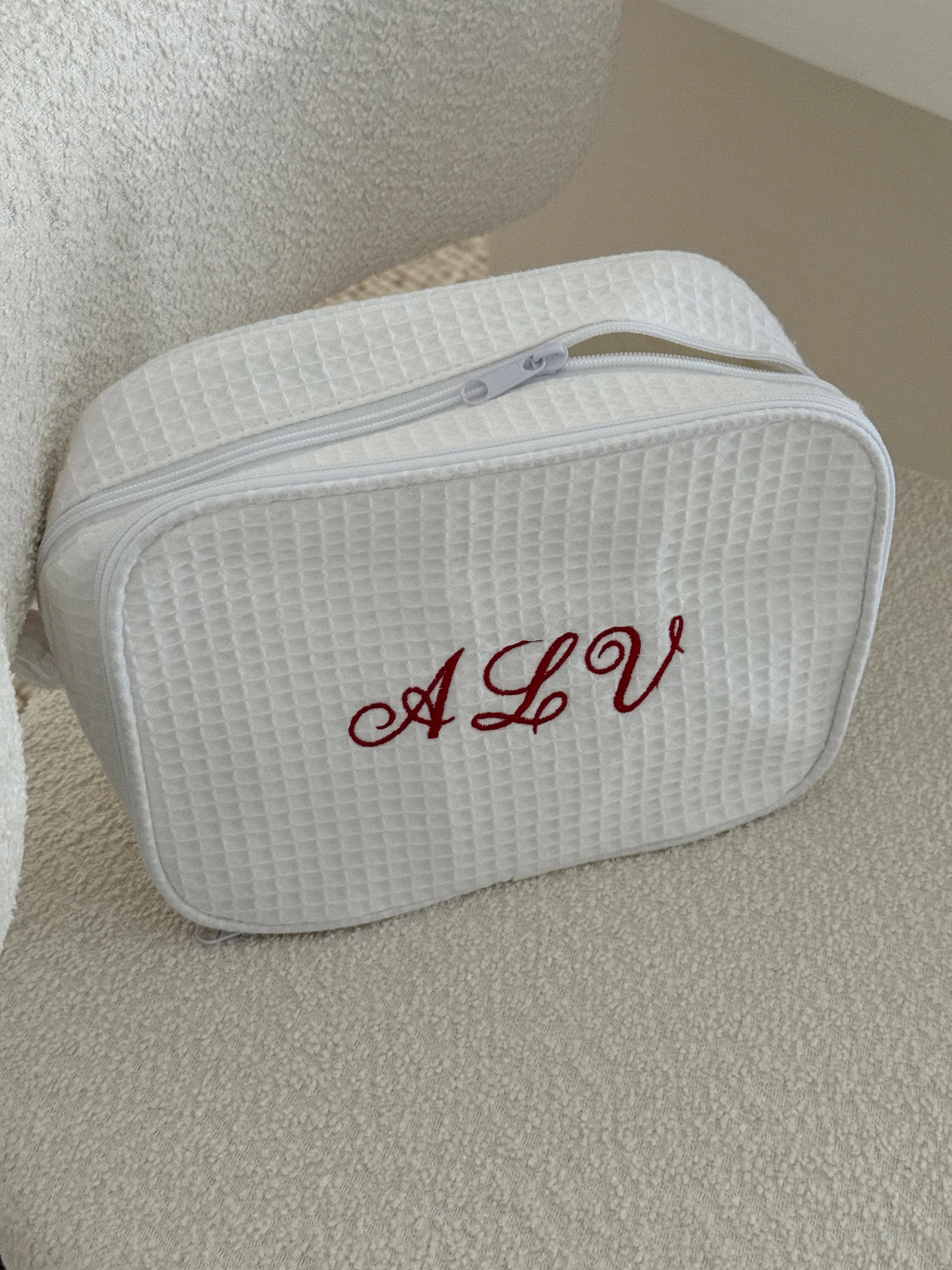 EMBROIDERED CLASSIC TOILETRY POUCH - Image 3