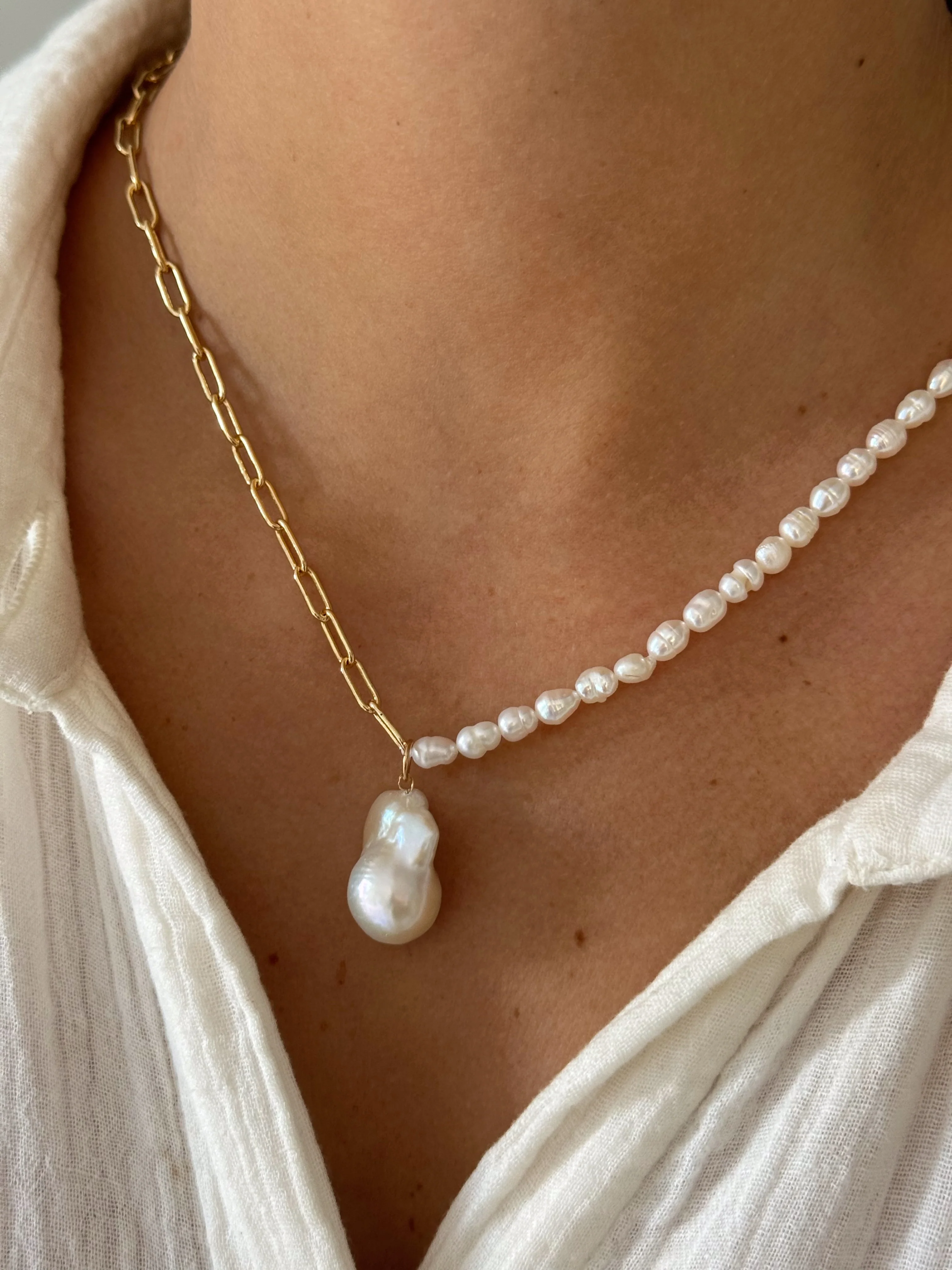 JENN PEARL NECKLACE