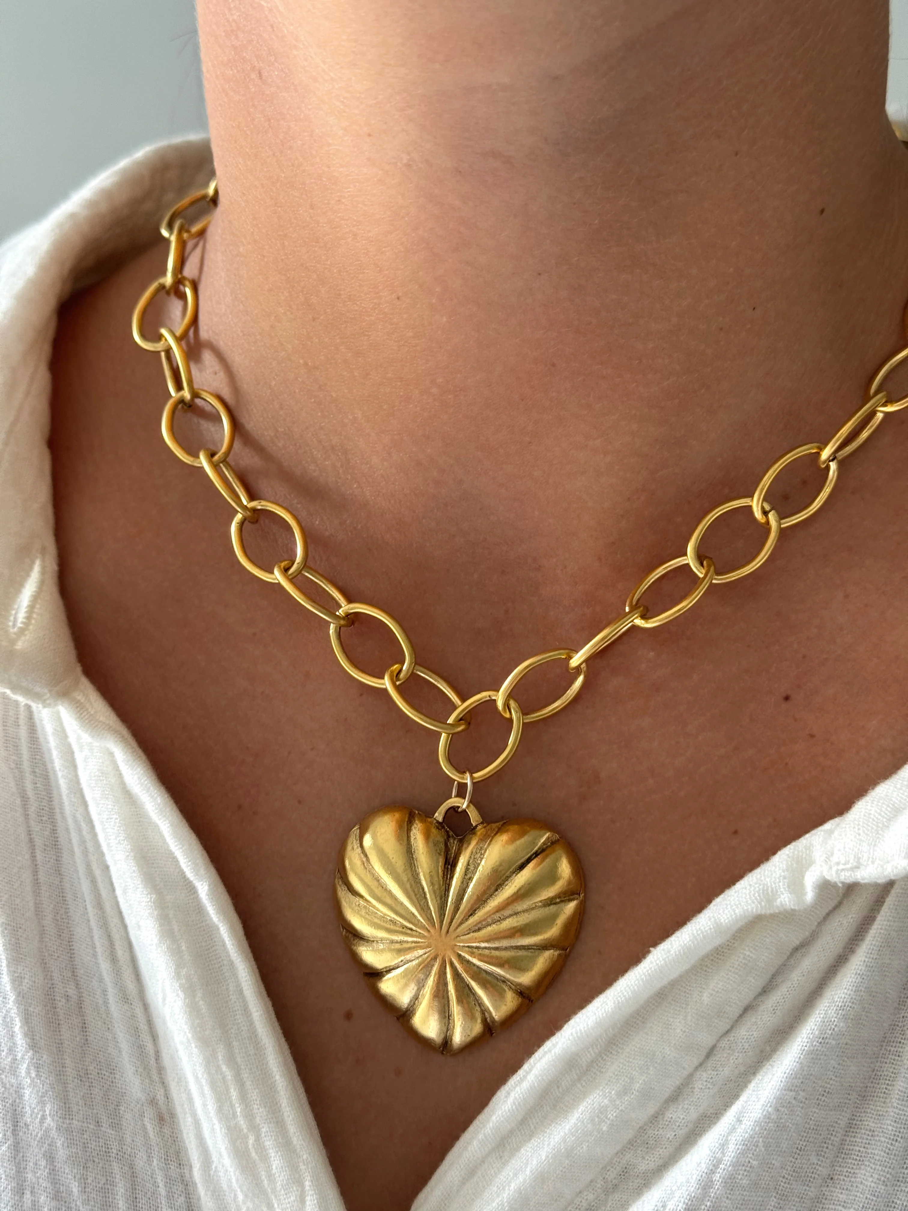 LUCY HEART NECKLACE