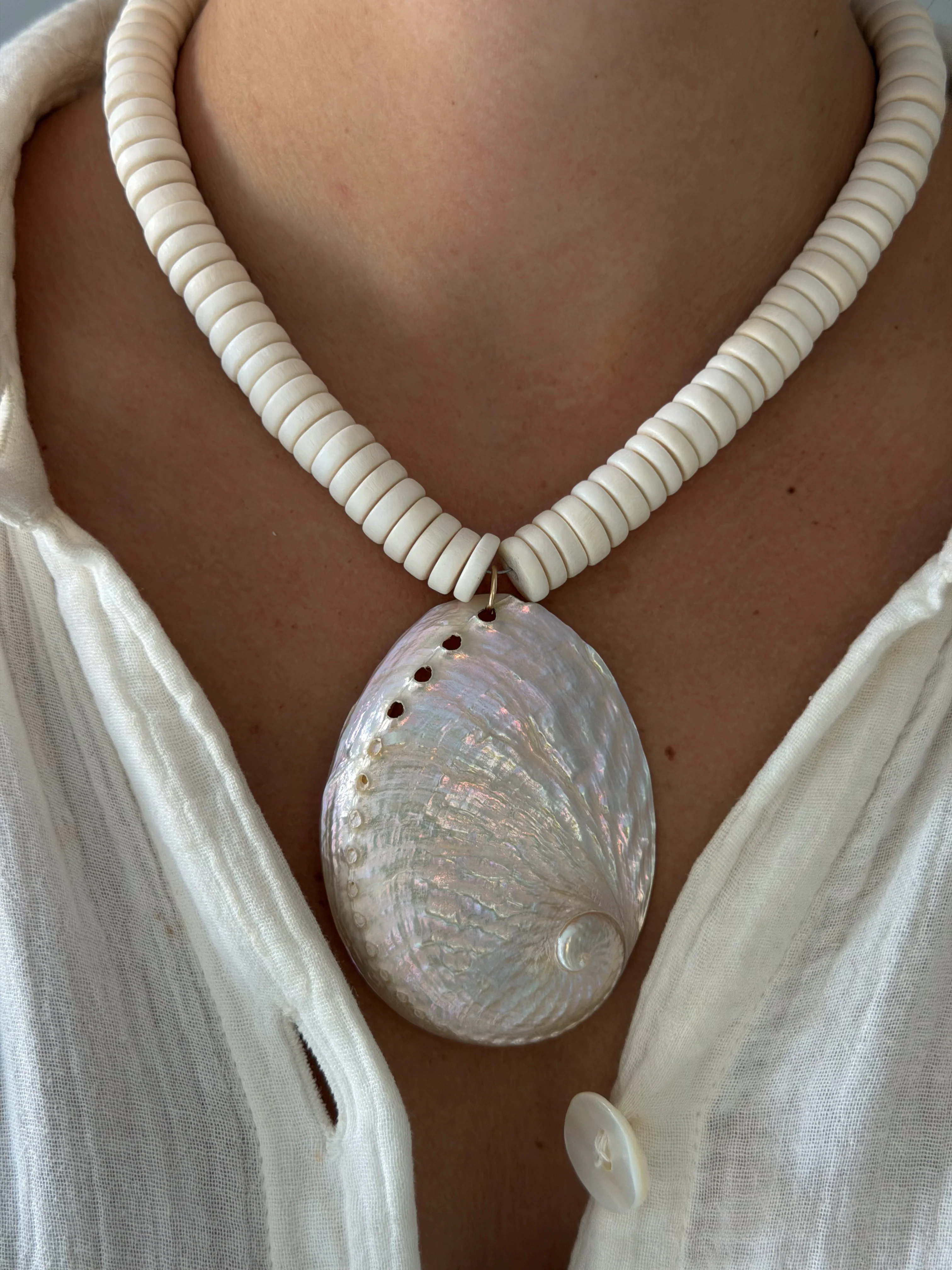 MAXI SHELL NECKLACE - Image 3