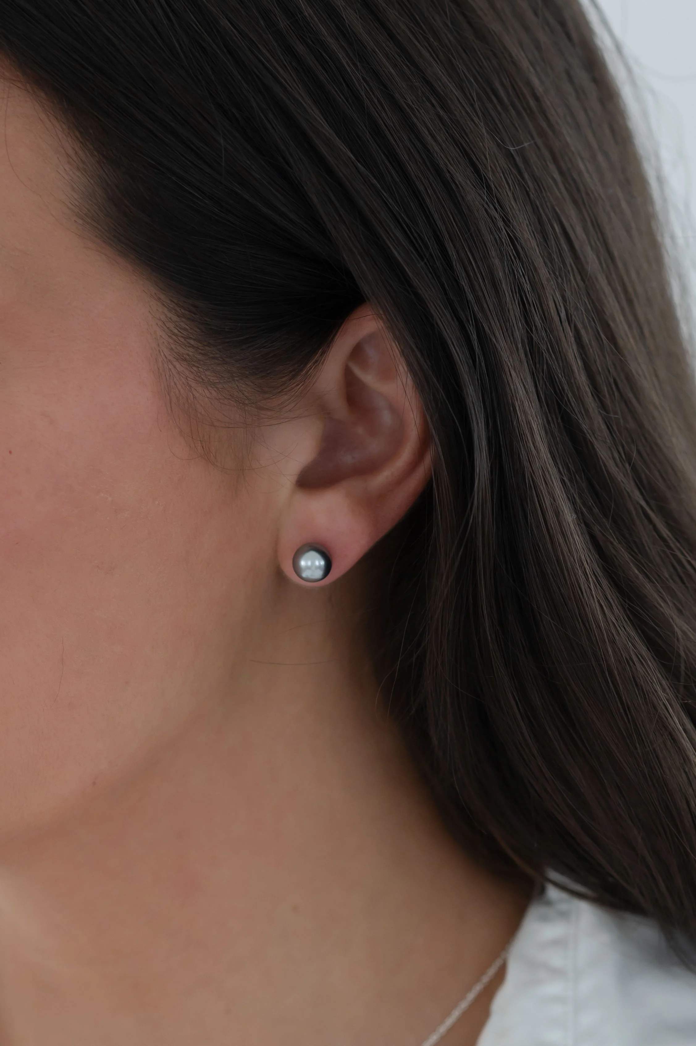 OLIVE PEARL EARRINGS - Image 2
