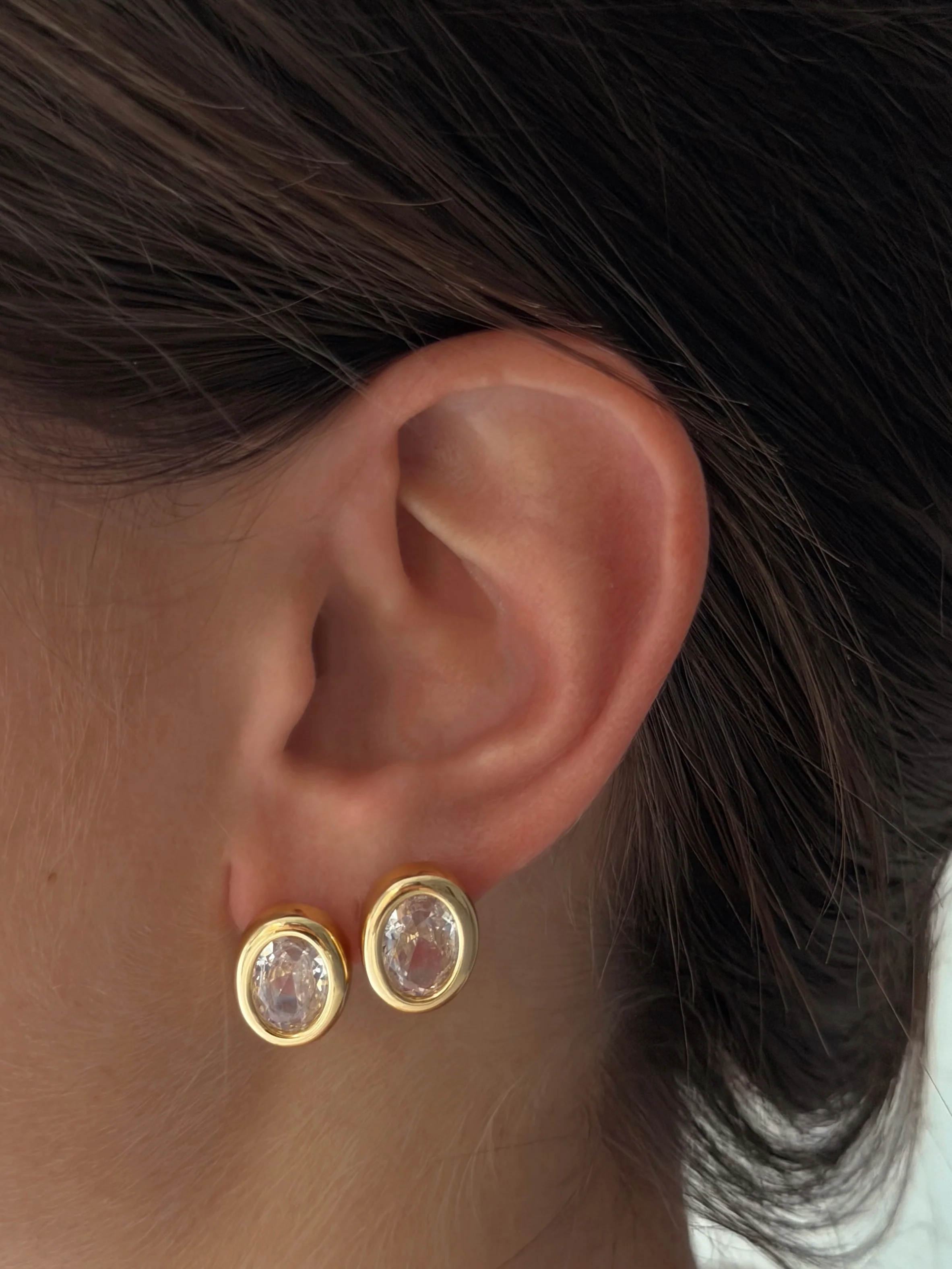 OVAL BEZEL STUDS