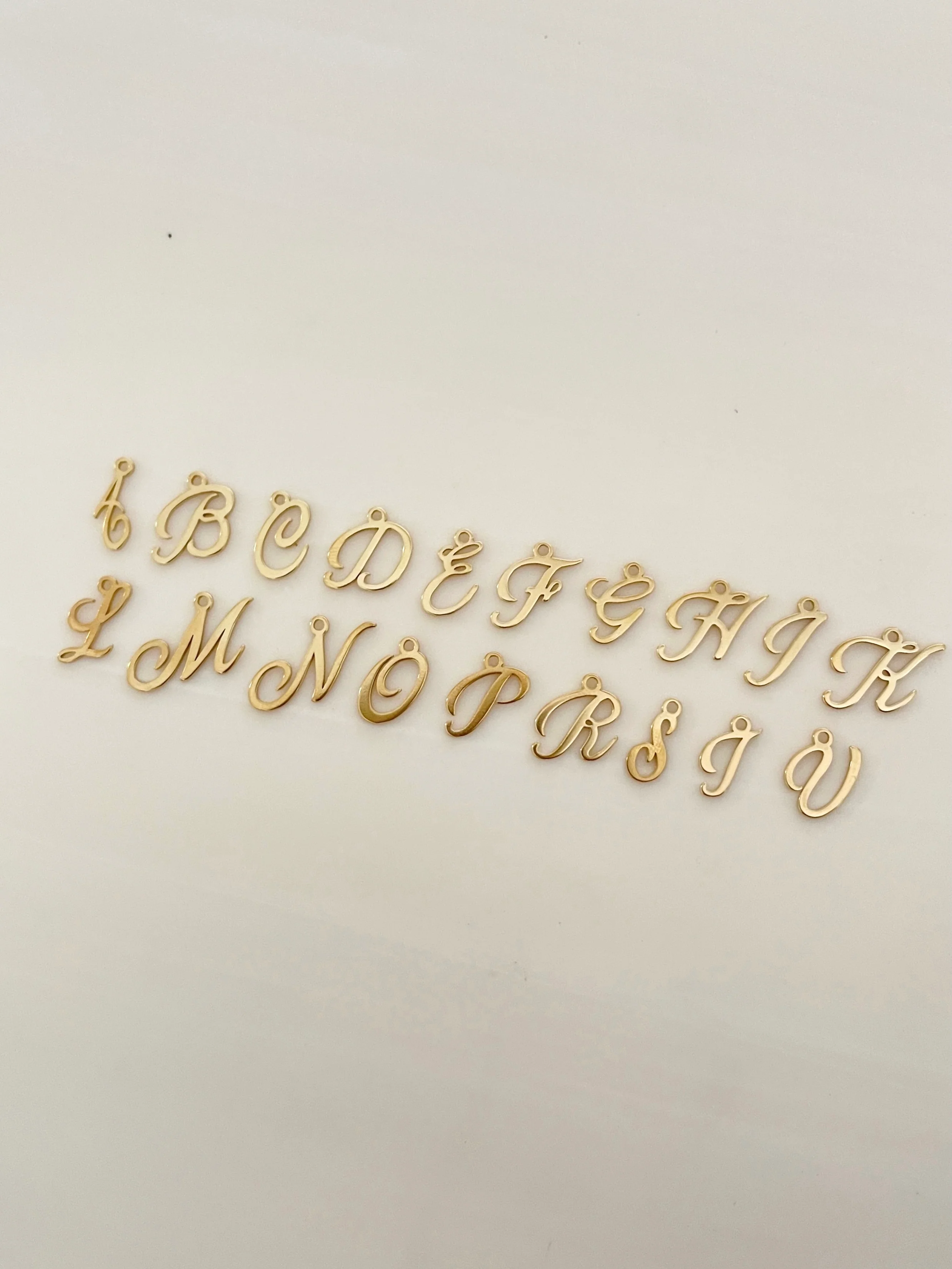 SCRIPT INITIAL NECKLACE - Image 4