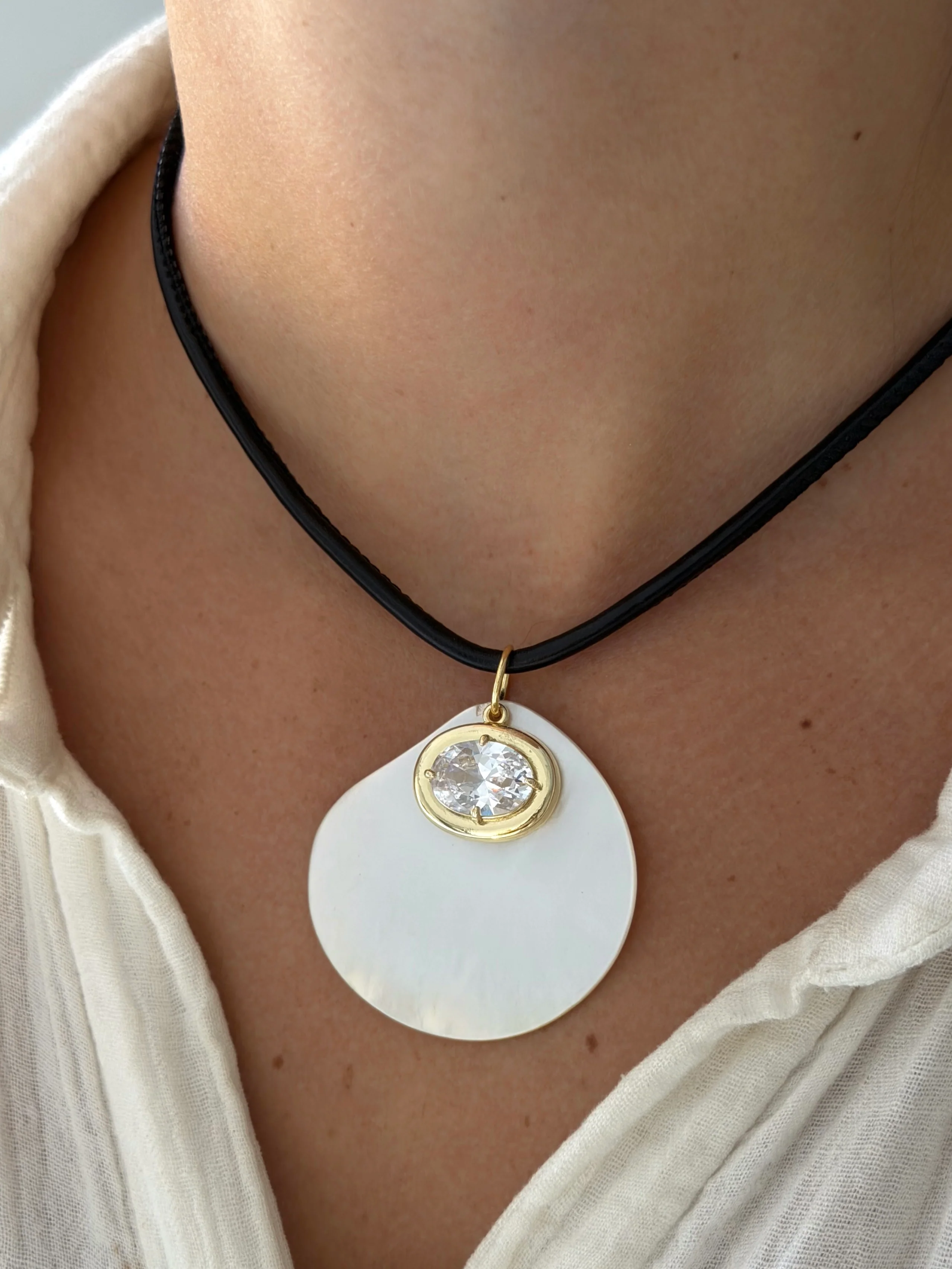 STEPH SHELL NECKLACE - Image 2