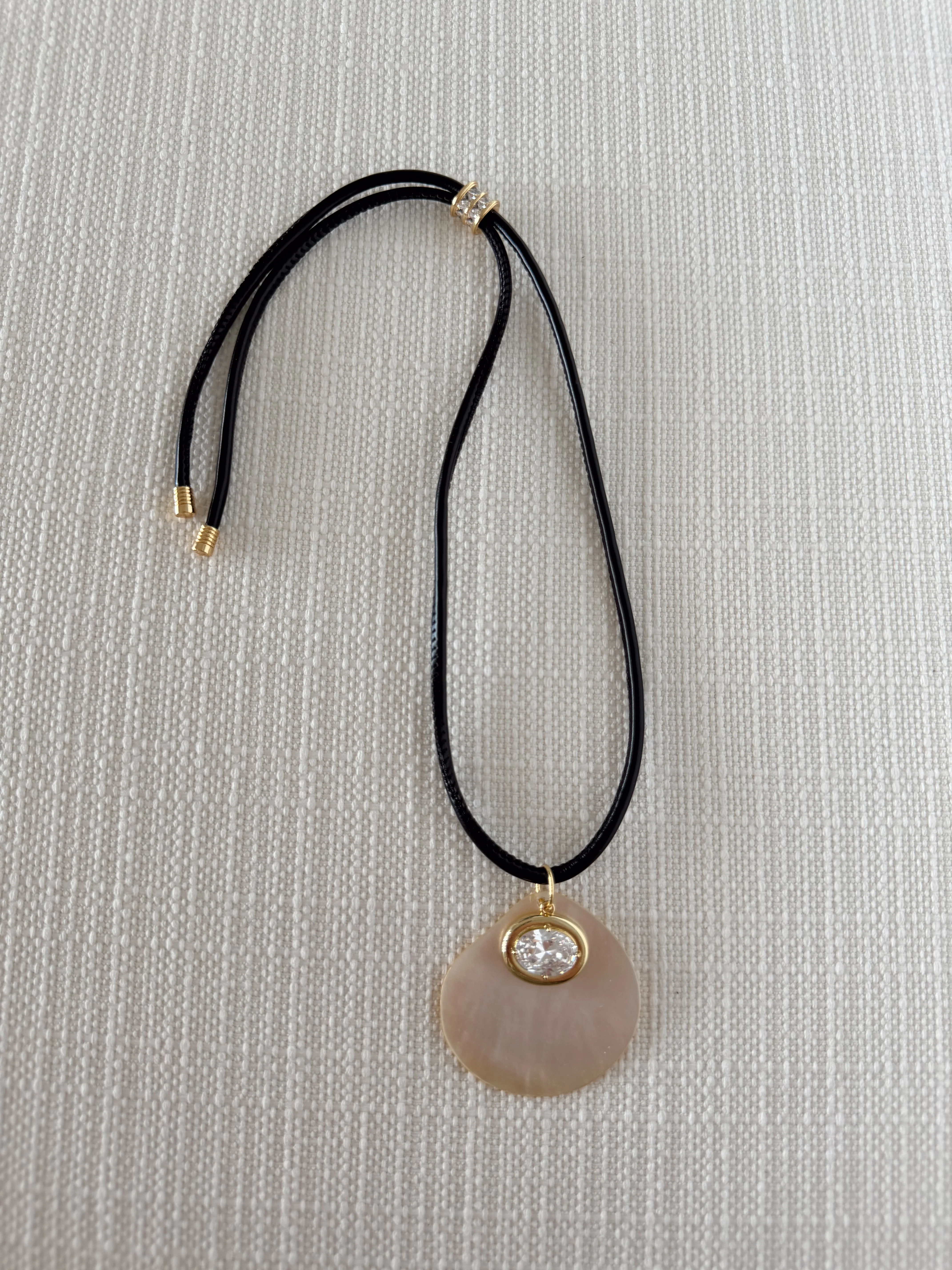 STEPH SHELL NECKLACE - Image 4