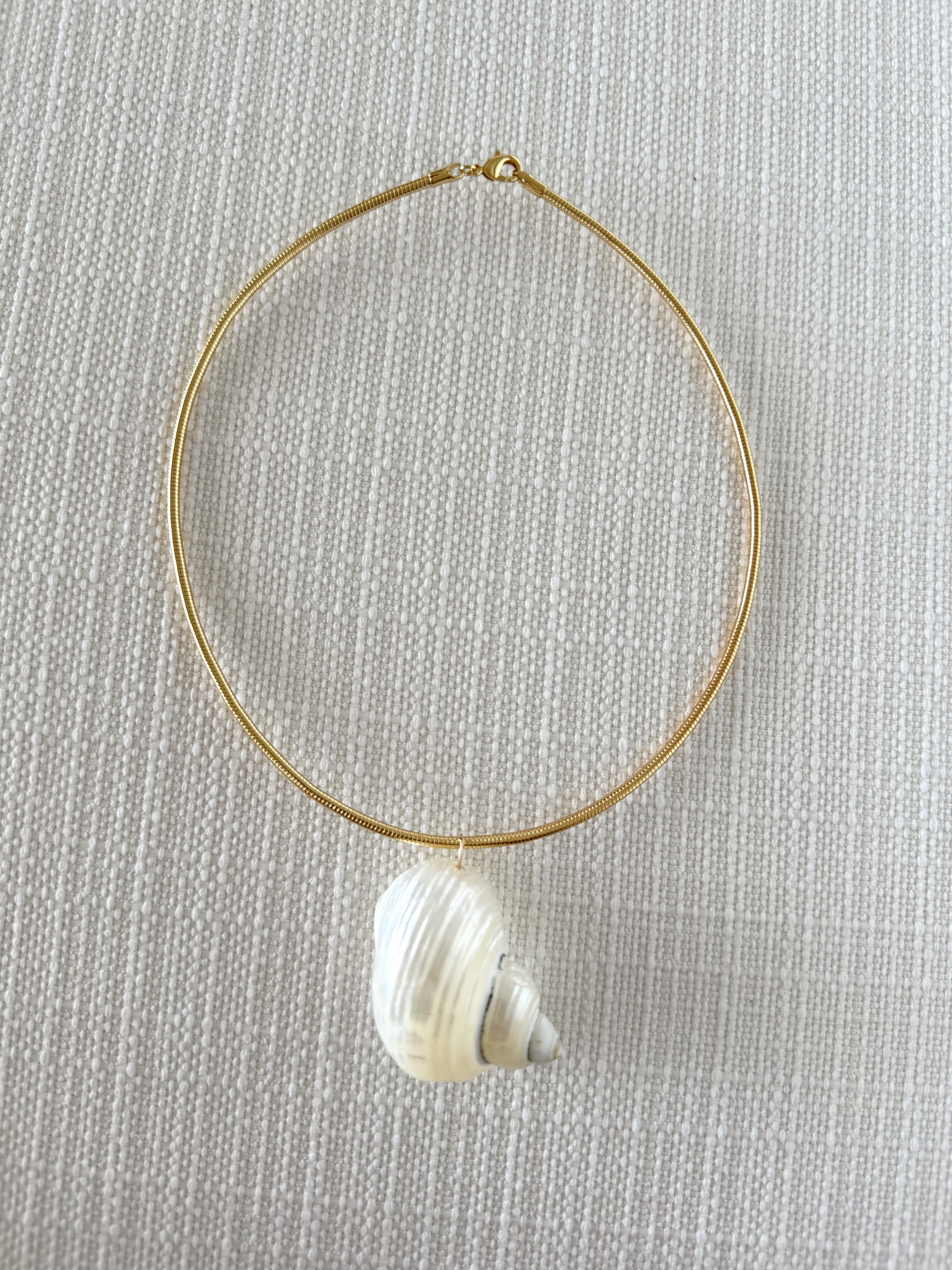TURBO SHELL COLLAR NECKLACE - Image 2