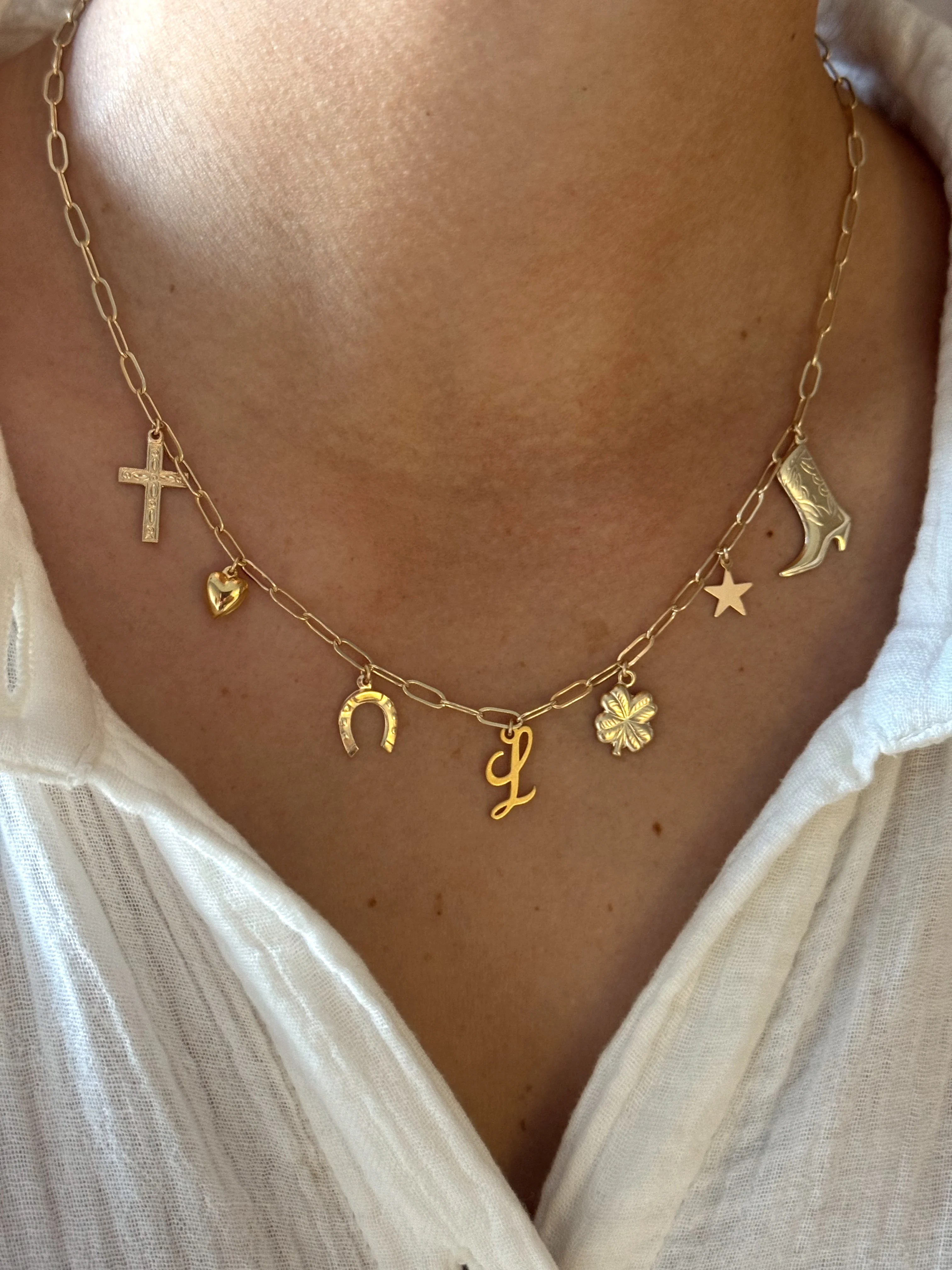 VICTORIA CHARM NECKLACE